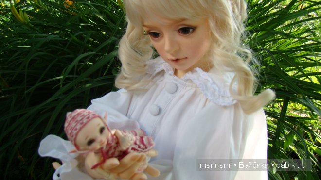 Гардения знакомится с самой маленькой шкодиной в нашей большой кукольной семье