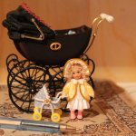 Миниатюрные коляски для кукольных кукол