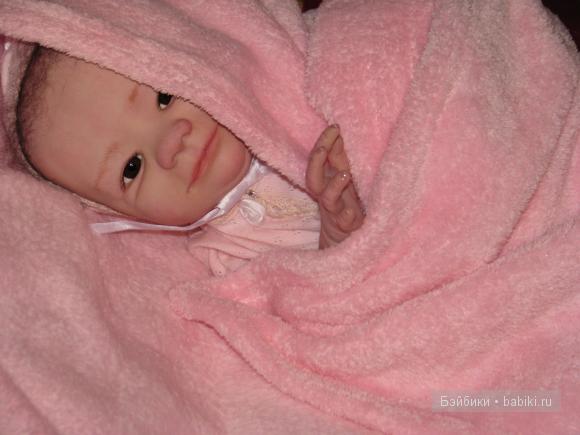 Танюшка с погремушкой. Кукла реборн Ashton Drake