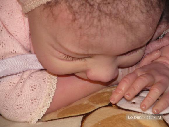 Танюшка с погремушкой. Кукла реборн Ashton Drake (фото 3)