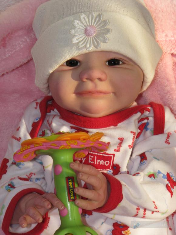 Танюшка с погремушкой. Кукла реборн Ashton Drake