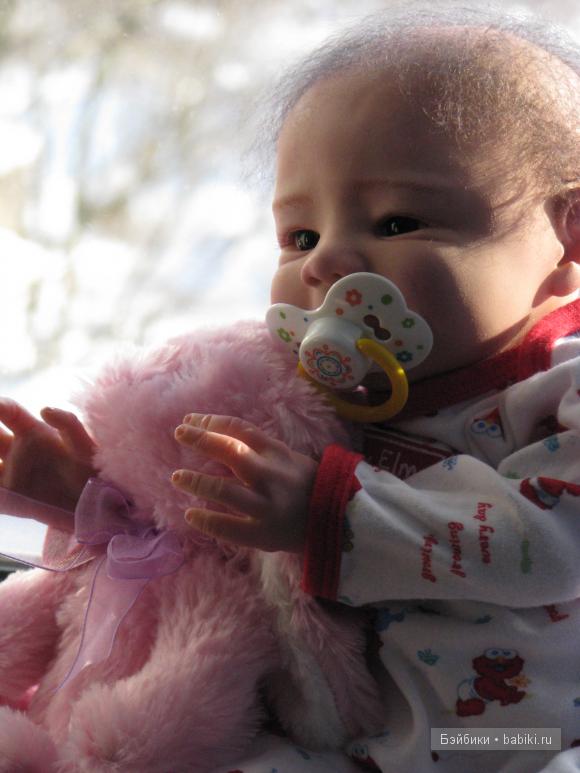 Танюшка с погремушкой. Кукла реборн Ashton Drake