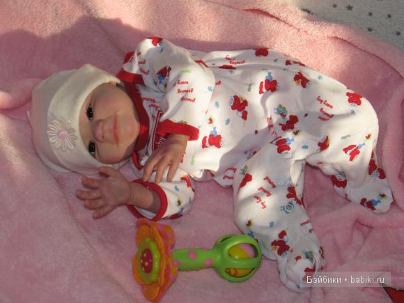 Танюшка с погремушкой. Кукла реборн Ashton Drake