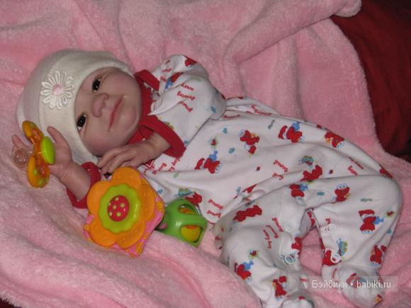 Танюшка с погремушкой. Кукла реборн Ashton Drake