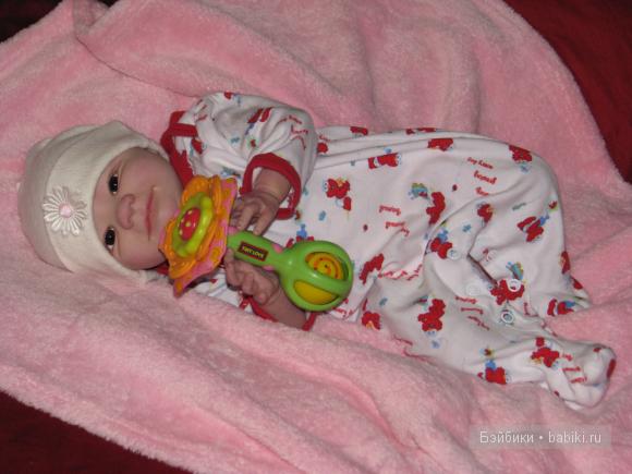 Танюшка с погремушкой. Кукла реборн Ashton Drake (фото 10)