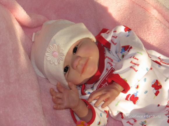 Танюшка с погремушкой. Кукла реборн Ashton Drake