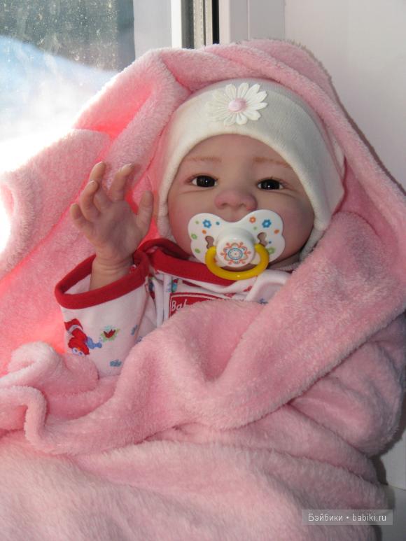 Танюшка с погремушкой. Кукла реборн Ashton Drake