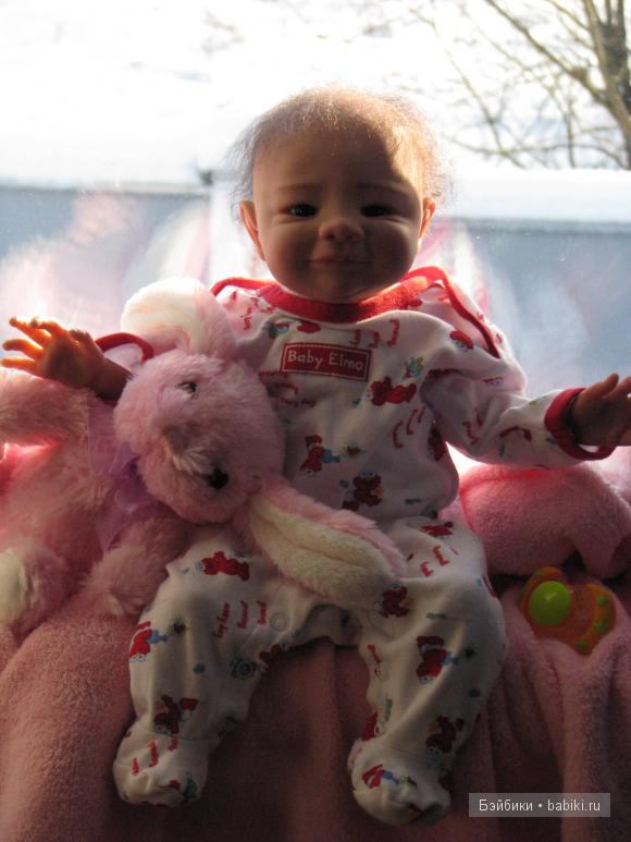 Танюшка с погремушкой. Кукла реборн Ashton Drake