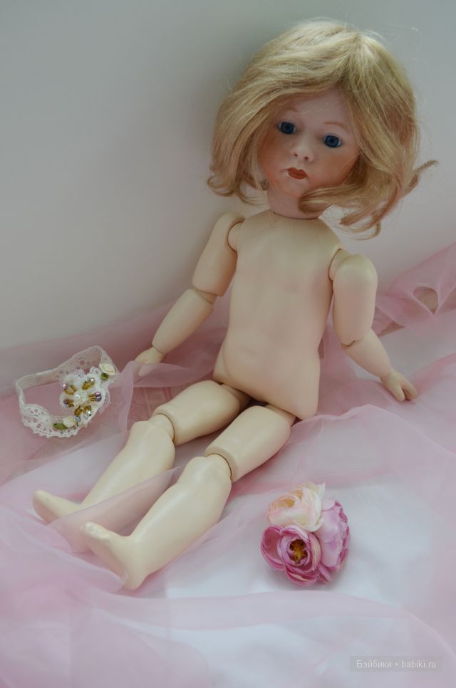 Нежная девочка "Репро". Немецкая фарфоровая кукла