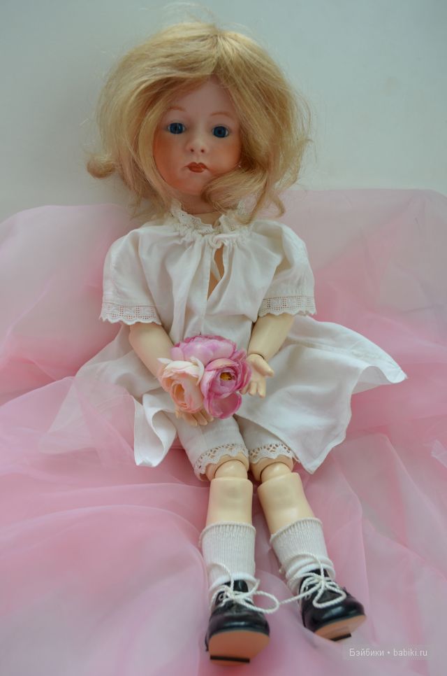Нежная девочка "Репро". Немецкая фарфоровая кукла