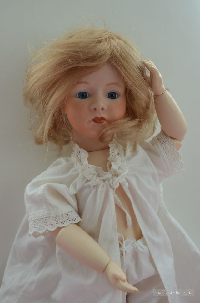 Нежная девочка "Репро". Немецкая фарфоровая кукла