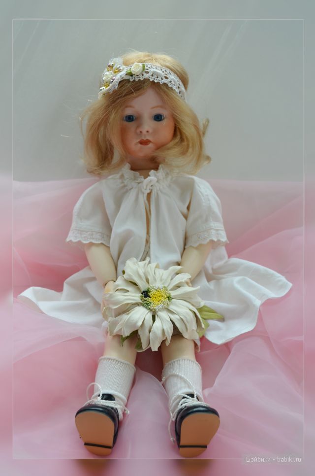 Нежная девочка "Репро". Немецкая фарфоровая кукла