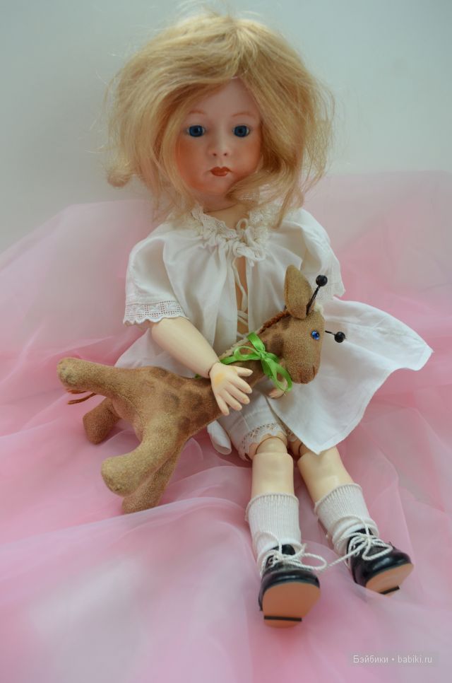 Нежная девочка "Репро". Немецкая фарфоровая кукла