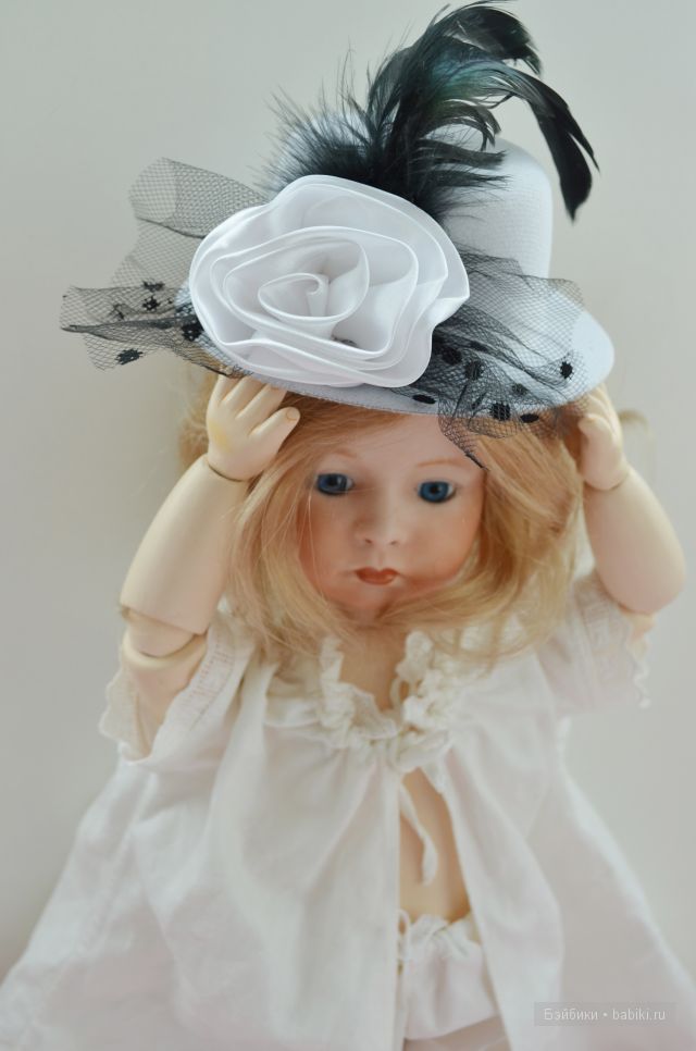 Нежная девочка "Репро". Немецкая фарфоровая кукла