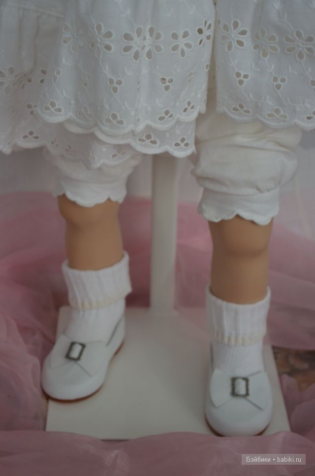 Амели Томас Бейкер