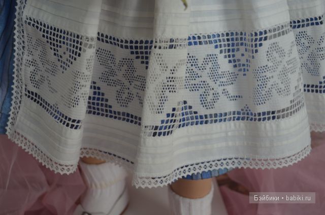 Амели Томас Бейкер