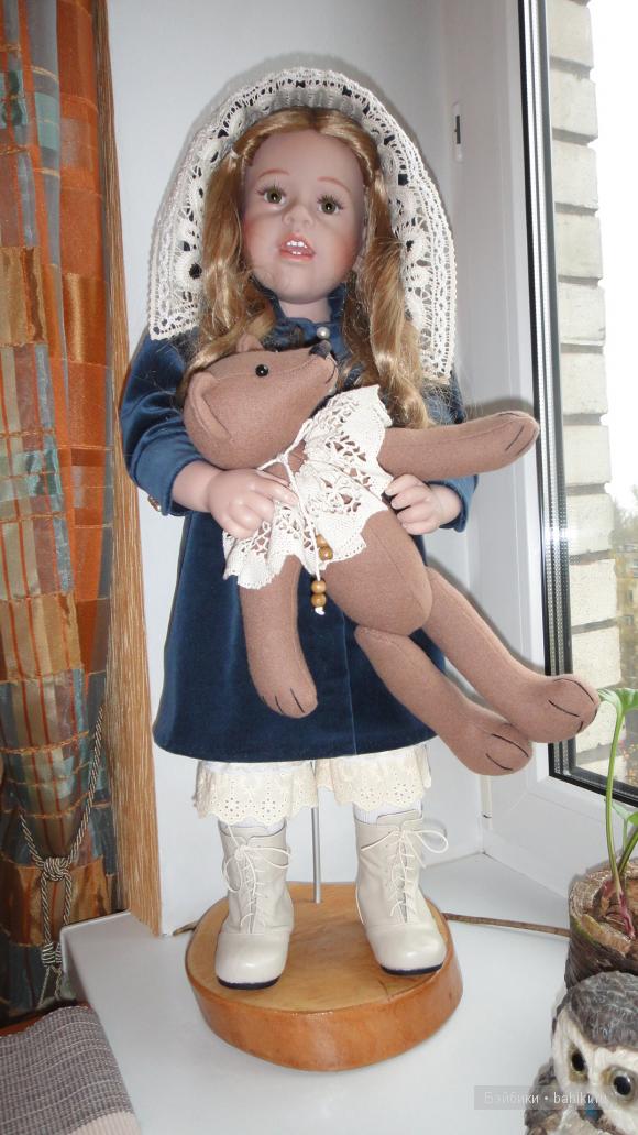 кукла Бетти в синем