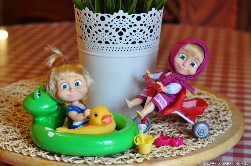 Давай, давай лечиться — Куклы Маша и Медведь (Simba): Маша в кармашке (фото 6)