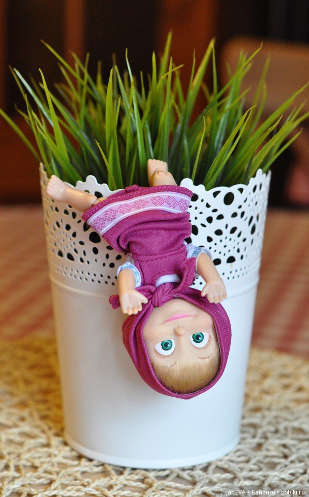 Давай, давай лечиться — Куклы Маша и Медведь (Simba): Маша в кармашке (фото 3)