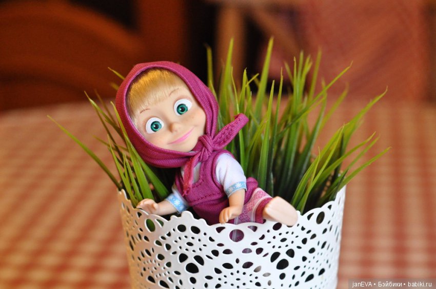 Давай, давай лечиться — Куклы Маша и Медведь (Simba): Маша в кармашке (фото 2)