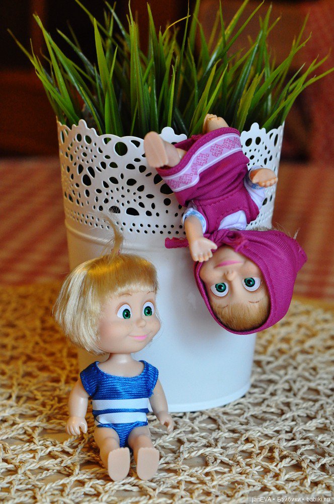 Давай, давай лечиться — Куклы Маша и Медведь (Simba): Маша в кармашке (фото 4)