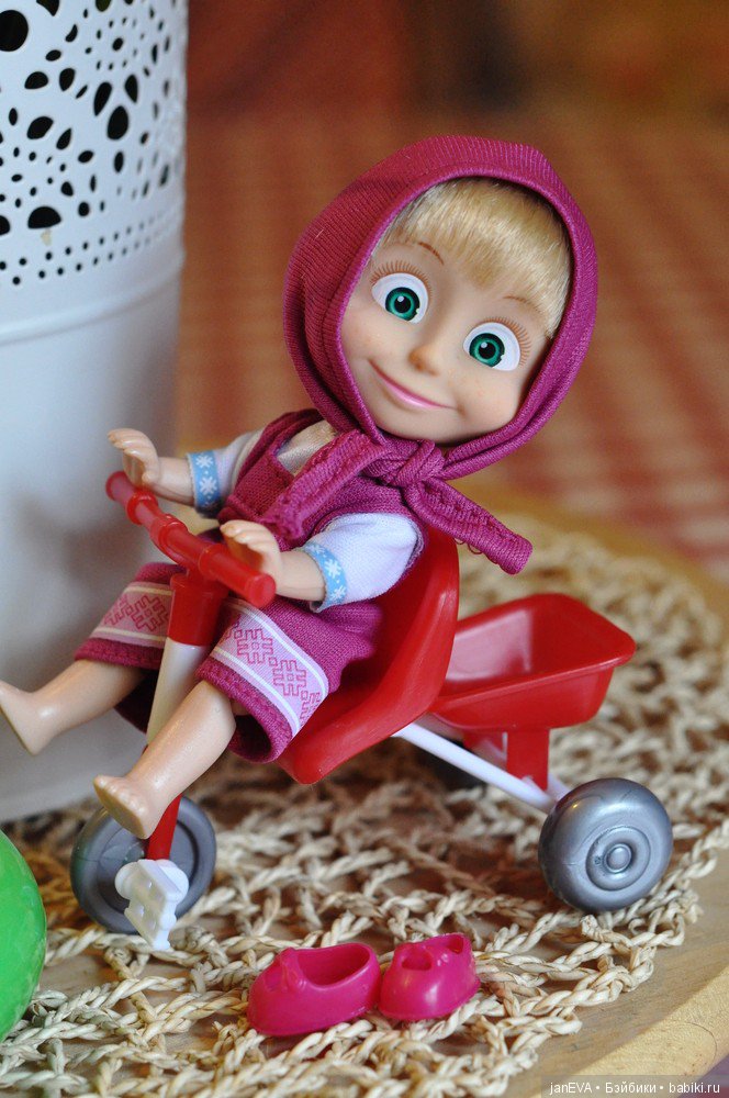 Давай, давай лечиться — Куклы Маша и Медведь (Simba): Маша в кармашке (фото 7)