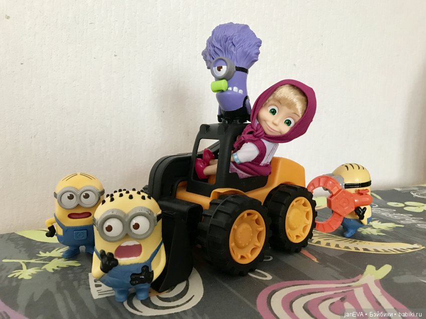 Машкины поиграшки — Куклы Маша и Медведь (Simba): Маша в кармашке (фото 5)