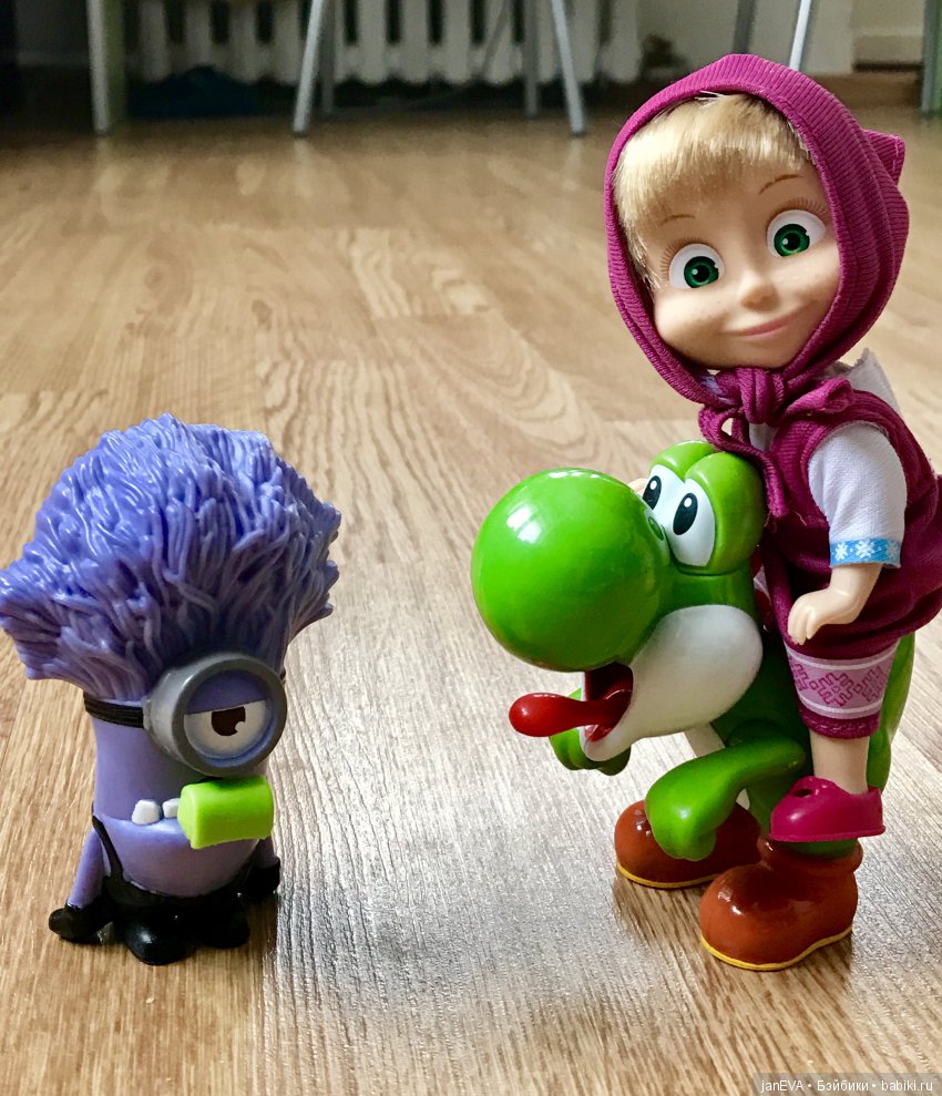 Машкины поиграшки — Куклы Маша и Медведь (Simba): Маша в кармашке (фото 3)