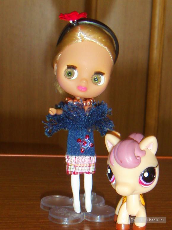 Малышка Лиза отдыхает на даче у друзей