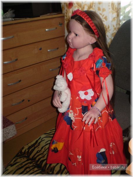 Зелёное и красное! Платья для Алианны своими руками