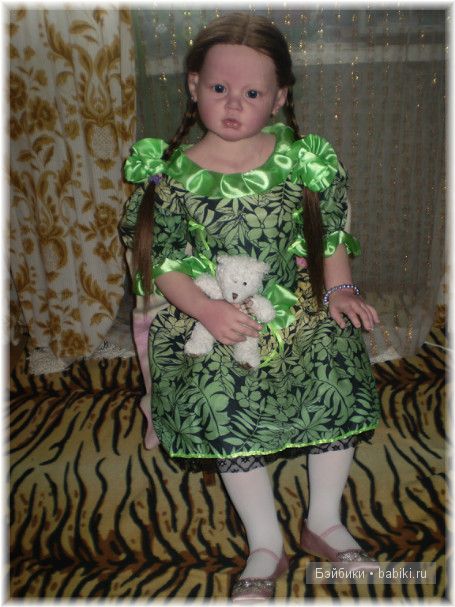 Зелёное и красное! Платья для Алианны своими руками