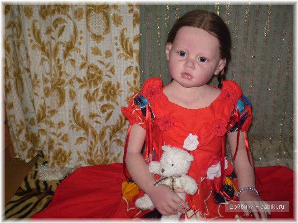 Зелёное и красное! Платья для Алианны своими руками