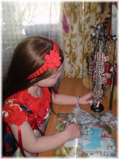 Зелёное и красное! Платья для Алианны своими руками