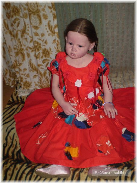 Зелёное и красное! Платья для Алианны своими руками