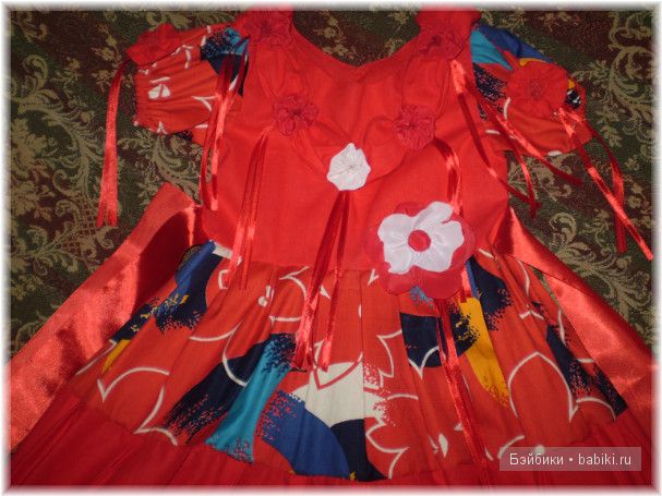 Зелёное и красное! Платья для Алианны своими руками