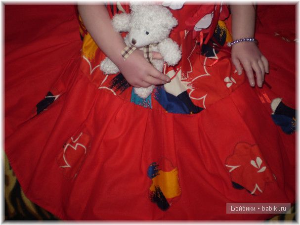 Зелёное и красное! Платья для Алианны своими руками