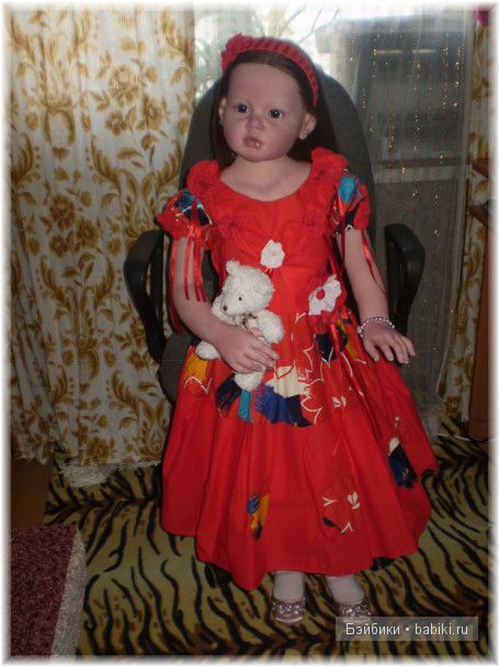 Зелёное и красное! Платья для Алианны своими руками