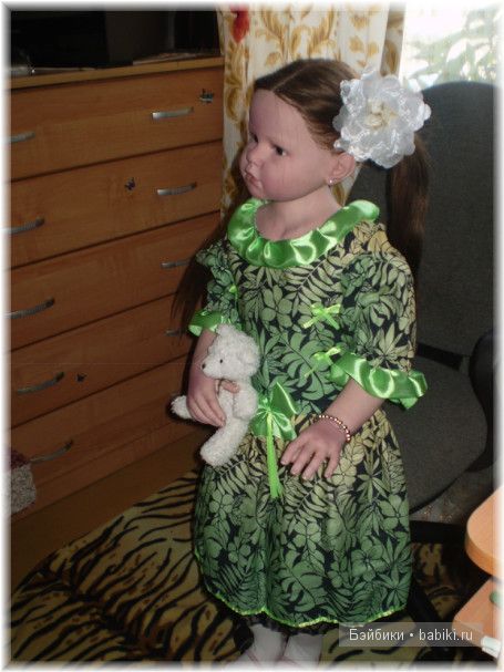 Зелёное и красное! Платья для Алианны своими руками