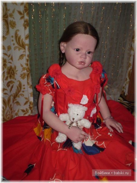 Зелёное и красное! Платья для Алианны своими руками