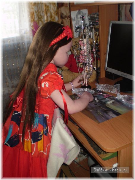 Зелёное и красное! Платья для Алианны своими руками