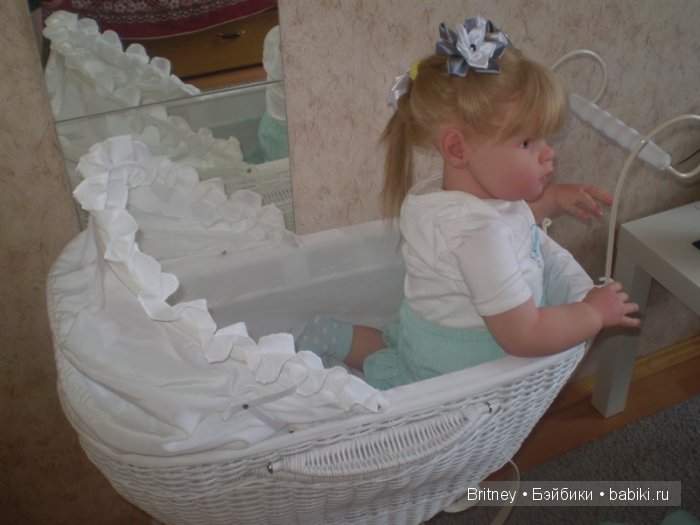 Красивая колясочка для кукол