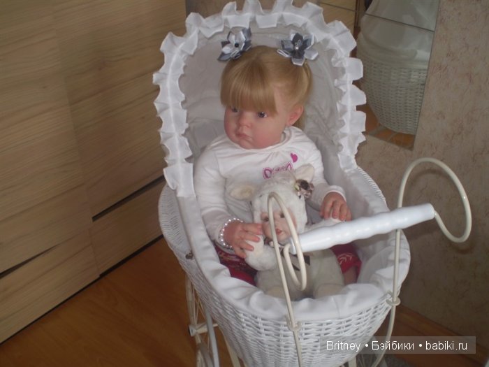 Красивая колясочка для кукол