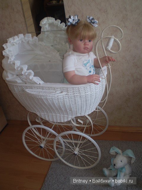 Красивая колясочка для кукол