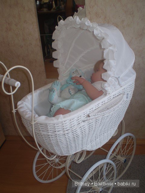 Красивая колясочка для кукол
