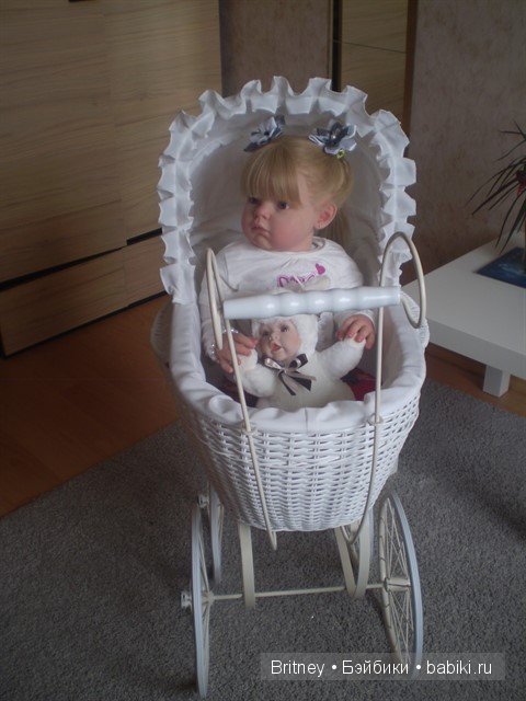 Красивая колясочка для кукол