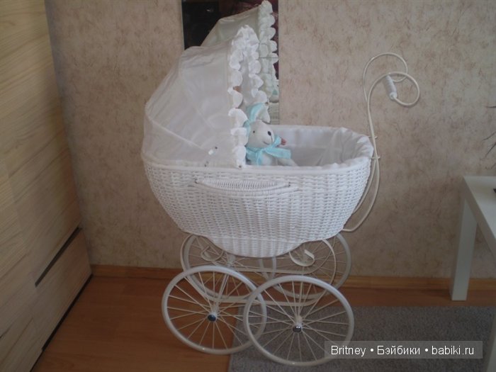 Красивая колясочка для кукол