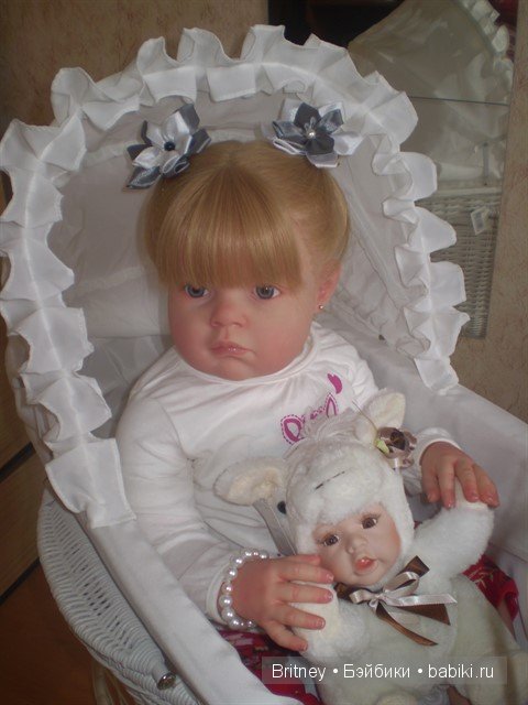 Красивая колясочка для кукол