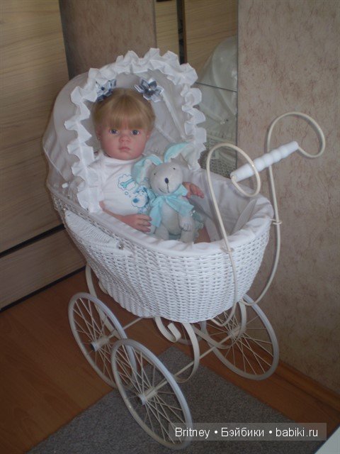 Красивая колясочка для кукол