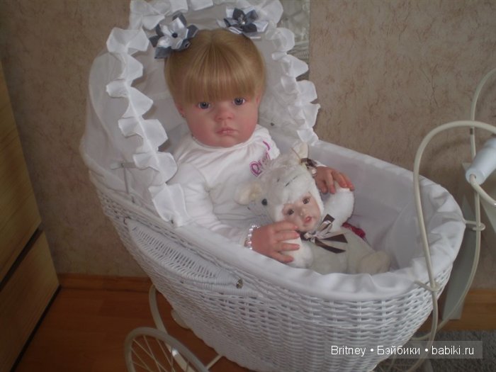 Красивая колясочка для кукол