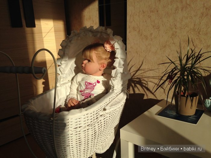 Красивая колясочка для кукол